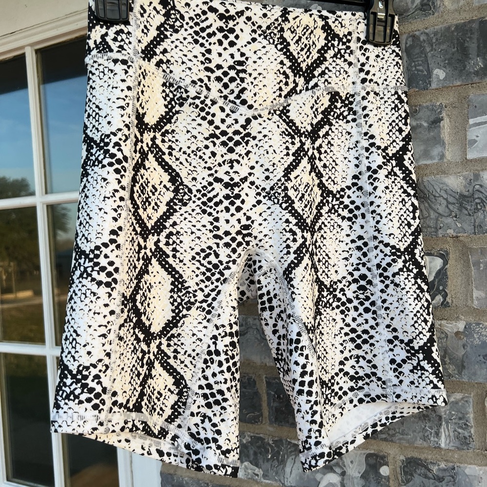 Balance Athletica the Rider Shorts - Python
